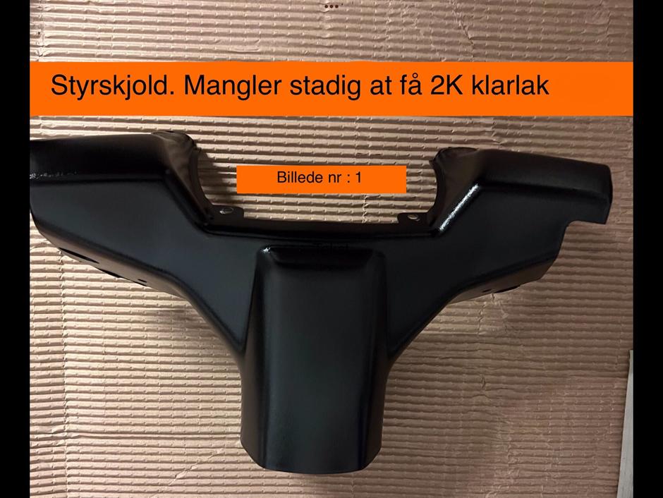 Spraymalet Aerox skjolde.