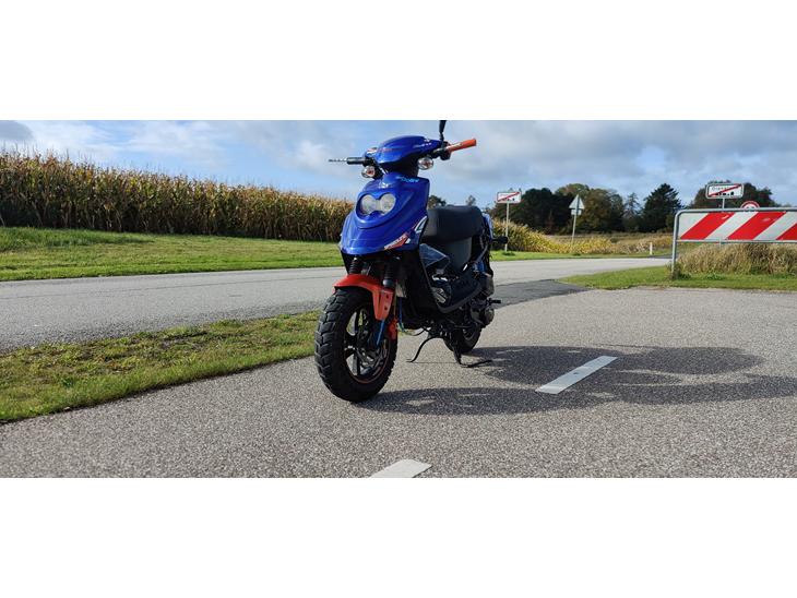 {{currentPhoto.altText}} billede {{currentPhoto.number}}