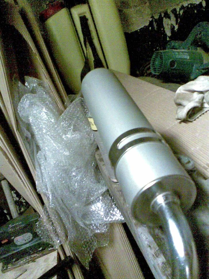 Tuning af piaggio NRG POWER DT - Fin potte :D i løbet af weekenden her 3-4 november bliver tunet sat på og den bliver også indstillet hele weekenden, dyser fra 78-102 er købt :-) og 4 par forskellige ruller og så er der self købt cylinder osv :D billede 8