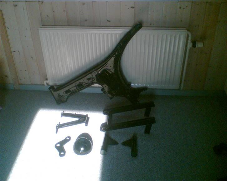 Yamaha fs1 4 gear (Blue Killer!) - Stel, bagsvinger, dobbeltstøddeben, topplade, lygtehus, og lygteholdere autolakeret blankt sort... Lakering foretaget af Morup Mølle autolak... billede 17