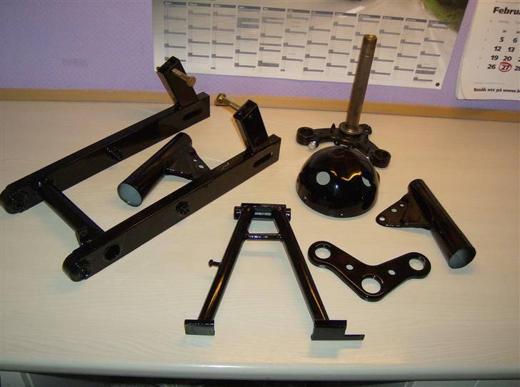 Yamaha fs1 4 gear (Blue Killer!) - Bagsvinger, forgaffelbro, dobbeltstøddeben, topplade, lygtehus, og lygteholdere autolakeret blankt sort... Lakering foretaget af Morup Mølle autolak... billede 20