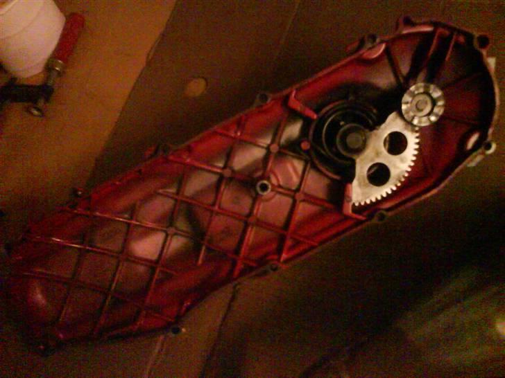 Renovering/styling af Yamaha slider - Renset kickstarterskjold på nært hold. billede 12