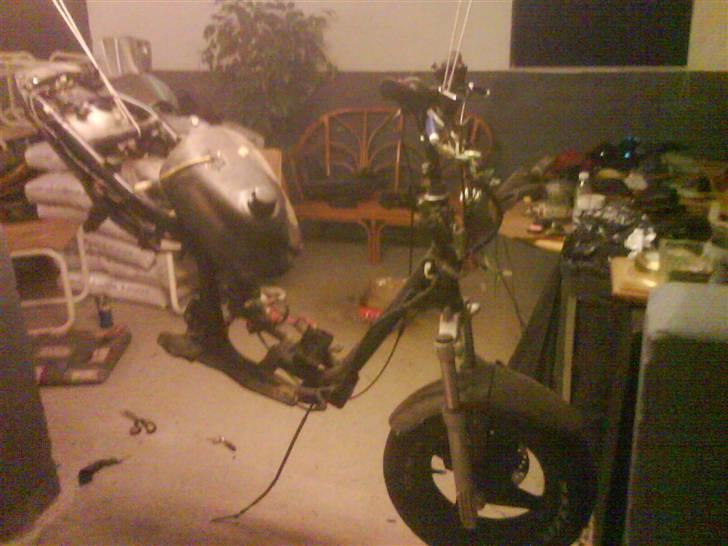 Renovering/styling af Yamaha slider - Som Slideren hænger/står nu. billede 23