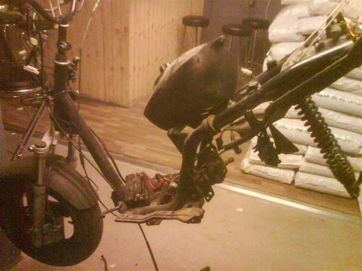 Renovering/styling af Yamaha slider - Igen som den hænger/står nu. billede 25