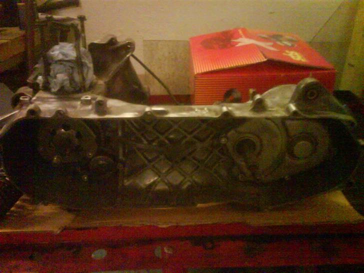 Renovering/styling af Yamaha slider - Hvis i ikke kan huske hvordan før-billedet så ud. kan jeg fortælle jer at der var helt sort i den før.
Minus Cylle nu. billede 28