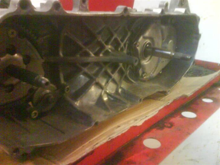 Renovering/styling af Yamaha slider - Igen:D se lige hvor pæn den er blevet !!?

Cyllen skal hones, og stemplet poleres. Og så har jeg bestilt nye stempelringe hjem. billede 30