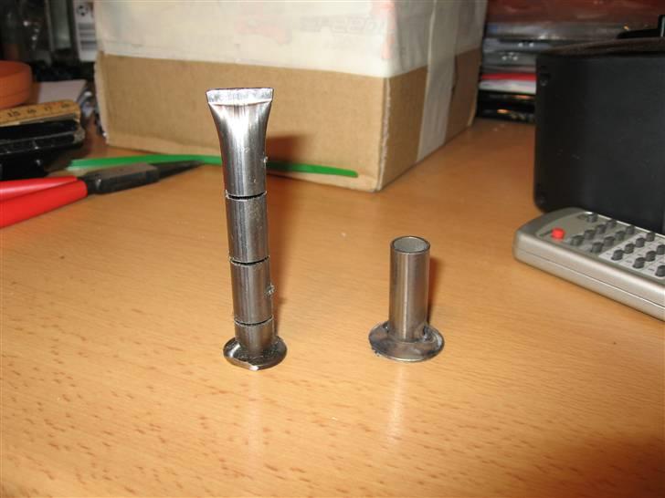 Yasuni Cross udstødning til Suzuki Rmx/Smx - Begrænsningerne, den høje er den som sidder i bagpotten, den lille er den som sidder i forrøret :) billede 6