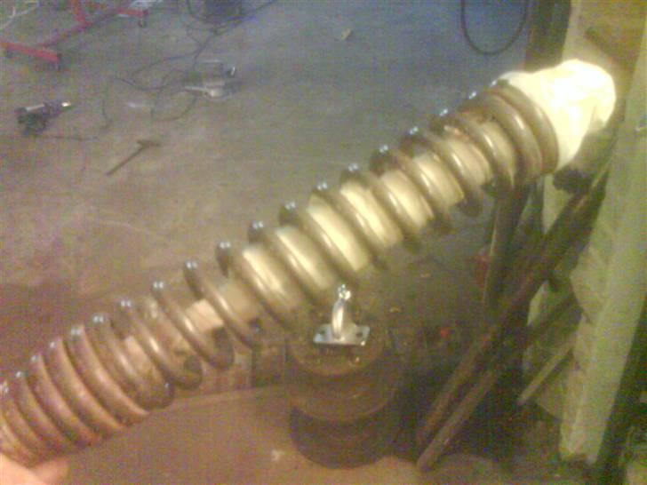 Renovering/styling af Yamaha slider - Støddæmper klar til at blive malet. billede 51