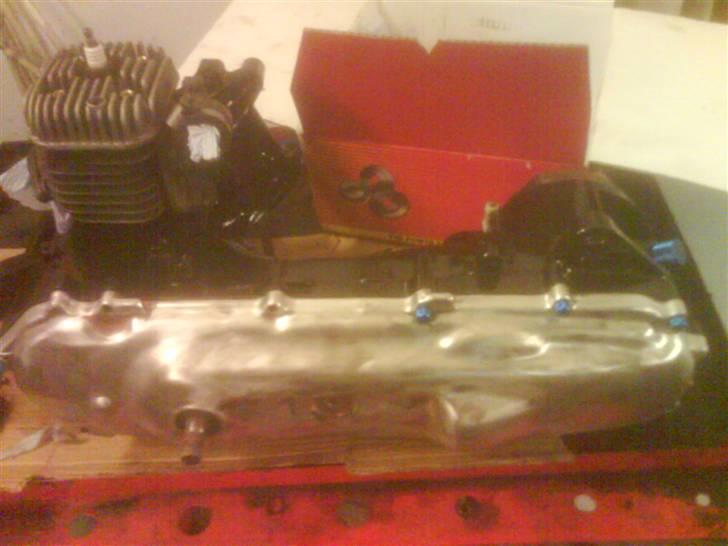 Renovering/styling af Yamaha slider - Synes ldet så så nice ud, så kunne ikke lade være :D
Men vario. skjold bliver jo matal blåt. billede 57