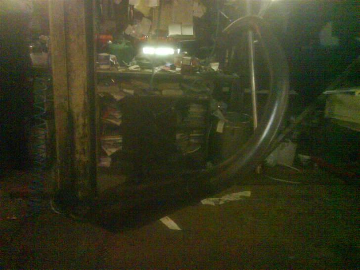 Renovering/styling af Yamaha slider - Jeg fik slebet min udstødning helt fri for rust:D så skulle den males. billede 68