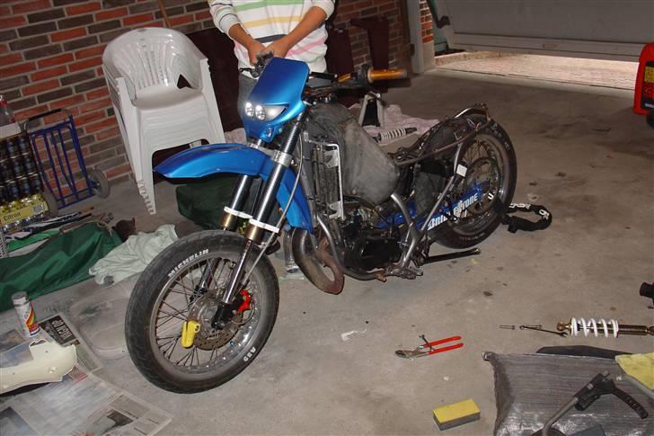 Suzuki SMX Projekt. - Så er støddæmperen taget af. billede 11