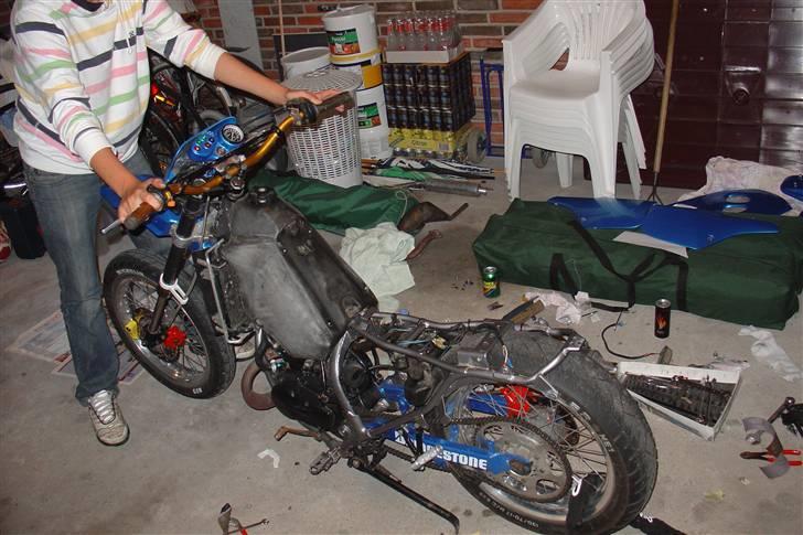 Suzuki SMX Projekt. - Støddæmperen taget af. billede 10