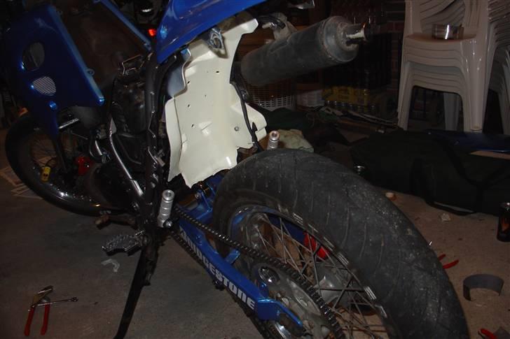 Suzuki SMX Projekt. - Bagskærmen lakeret hvid - Nice ikk? billede 3