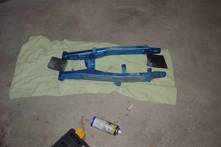 Suzuki SMX Projekt. - Bagsvingeren, den bliver sandblæst og poleret. billede 21