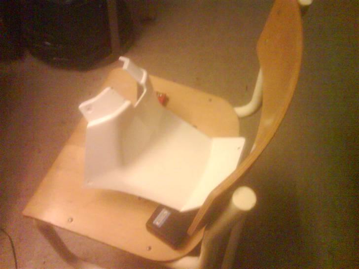 Renovering/styling af Yamaha slider - Skjold for batteri blev hvidt billede 80