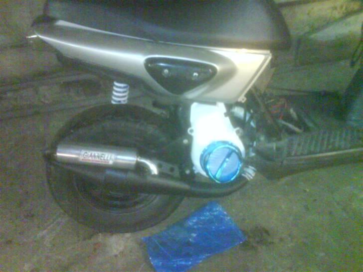 Renovering/styling af Yamaha slider - Fik sat TNT-grisetryne på. billede 87