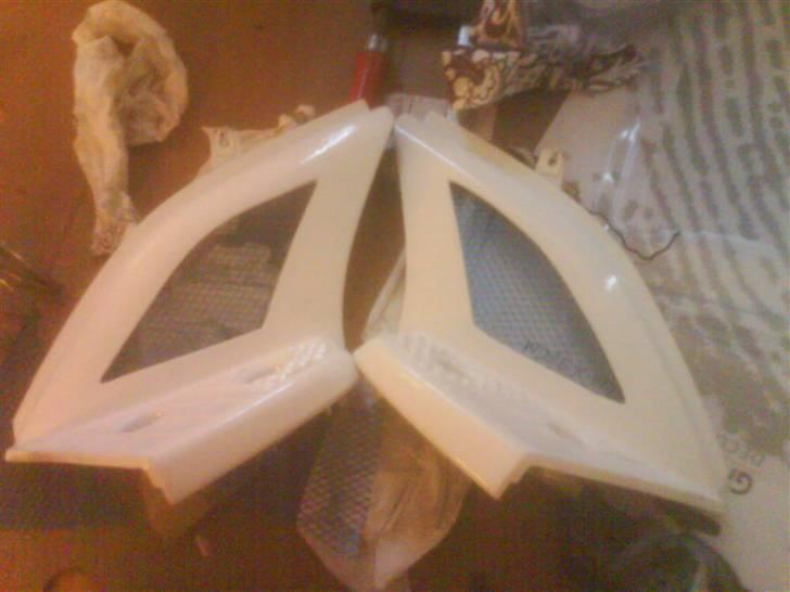 Renovering/styling af Yamaha slider - Legede lige med gitter og rudelim.
Sidder også gitter i TNT-grisetryne og i frontskjold. billede 89