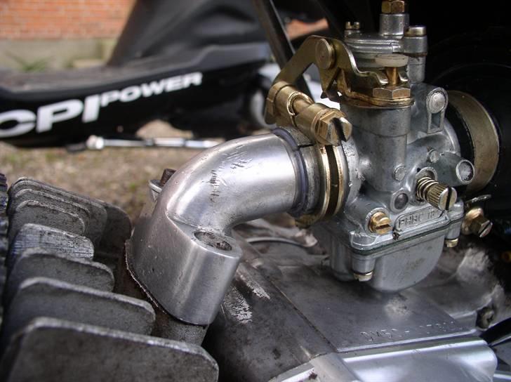 Suzuki Samurai DM50 2G Styling/tuningsprojekt - Studs 20 mm og 18 mm dellorto spaco samt stort malossi powerfilter alt sammen sponsoreret af Skåde-Reservedele Mange tak
 billede 2