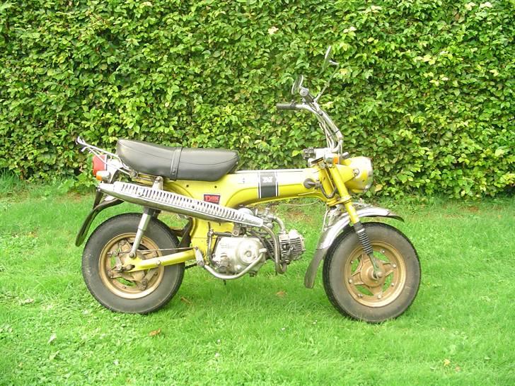 Min Honda Dax - Så har jeg købt Daxen, og her står den fuldstændig originalt. billede 3