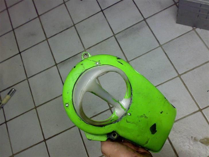 Insprtling af grisetryne - Sørg for at skære hullet så stort at trynen kan komme på inde fra billede 1