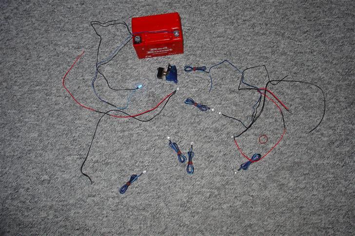 Suzuki SMX Projekt. - Batteriet og mine dioder.
flere dioder kommer. billede 49