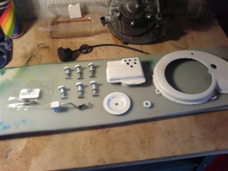 Vespa Ciao tuning - much power :D - En masse malet hvidt billede 12