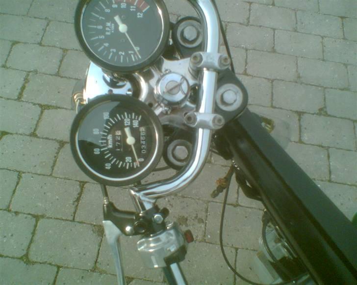 Opbygning af min Yamaha FS1 DX - Styr, speedometer, omdrejningstæller, tændingslås og konsoller monteret. billede 18