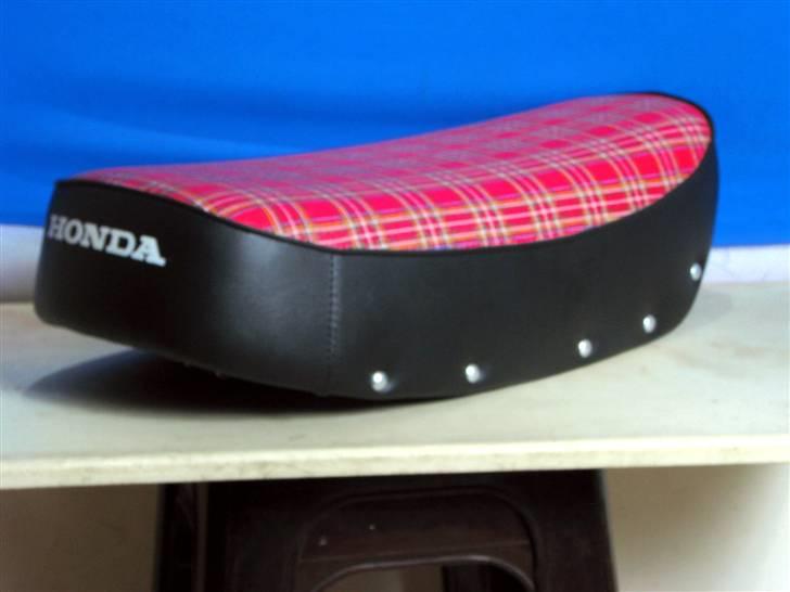 Honda sæder - Dax sæde i Burberry red billede 22