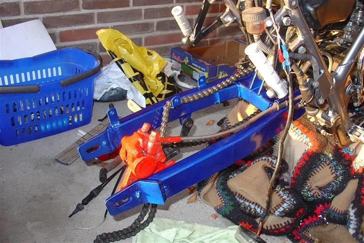 Suzuki SMX Projekt. - Bagsvinger sat på smx'en, lige kommet tilbage fra maler. billede 73