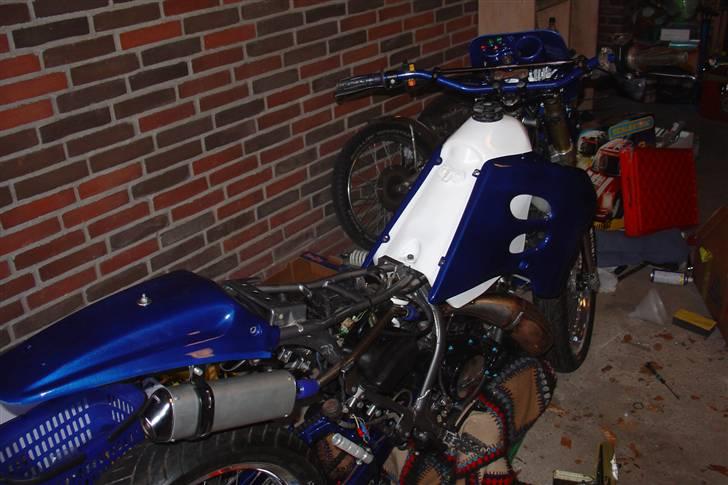 Suzuki SMX Projekt. - Igang med at samle smx'en .
skjoldene lige kommet tilbage fra maler. billede 76