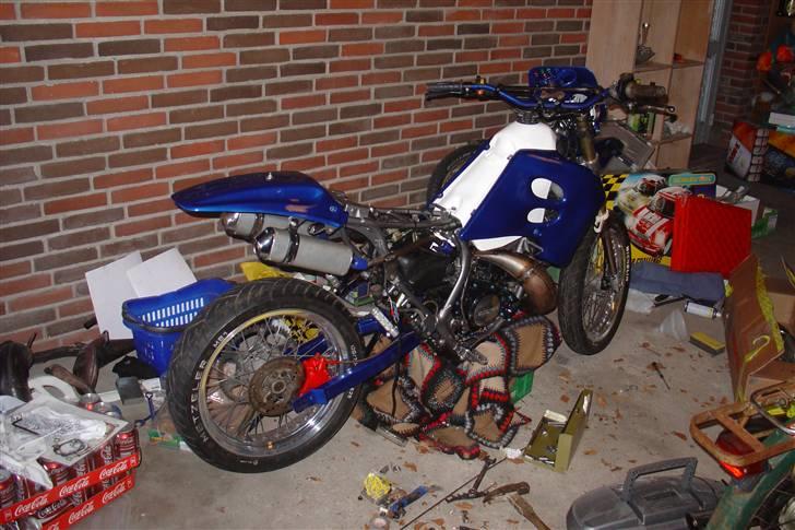 Suzuki SMX Projekt. - Igang med at samle smx'en .
skjoldene lige kommet tilbage fra maler. billede 77