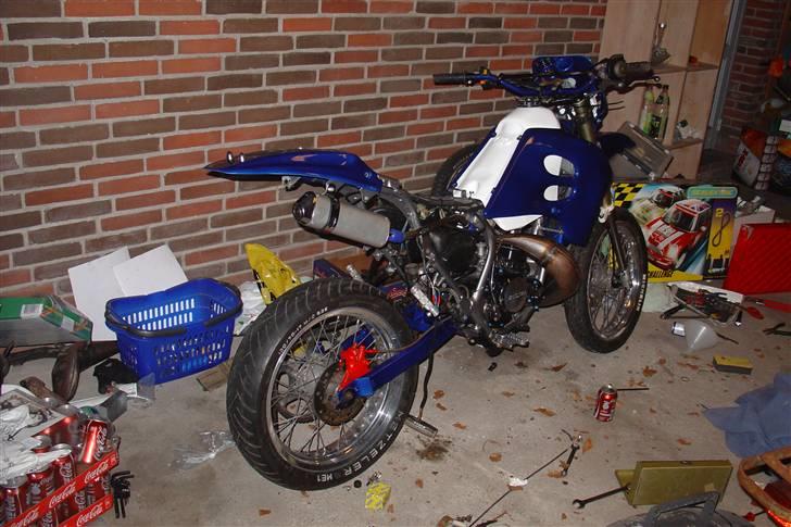 Suzuki SMX Projekt. - Igang med at samle smx'en .
skjoldene lige kommet tilbage fra maler. billede 80