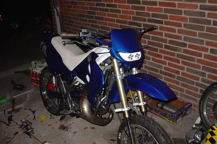 Suzuki SMX Projekt. - Kæft det ser godt ud! 
Smx'en helt samlet.
Mangler kun at sætte dæk, batteri og dioder på. billede 85