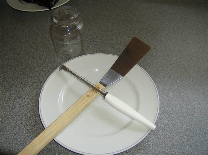 Scooterværksted mad (1) - Osteskærer, glas, talerken og en skrabe dims :p billede 7