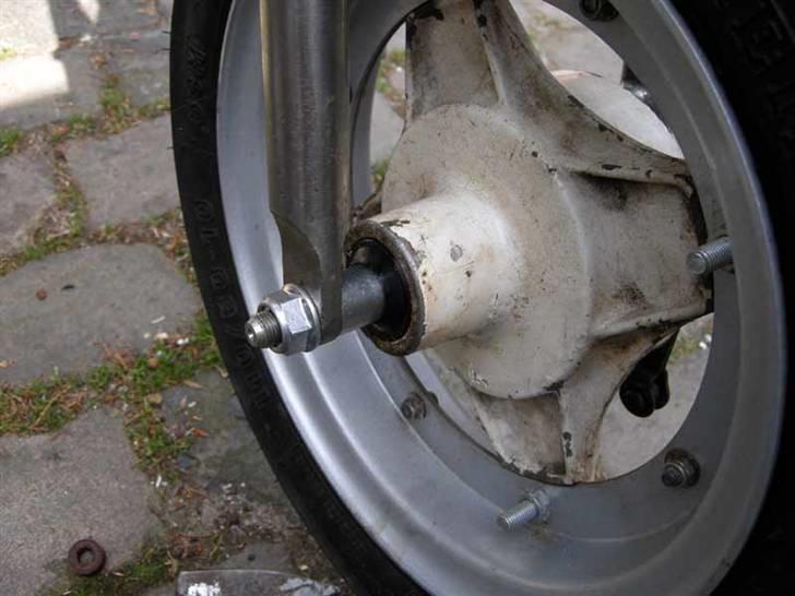 Montering af 140 Ccm på Sonny O´s Dax - Nye lejer pakdåse og aksel  så kører det igen billede 11