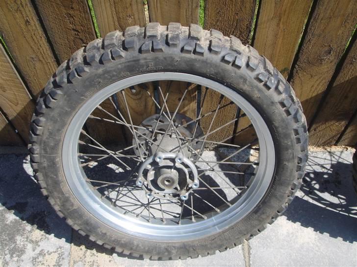 Nye fælge til Derbi Senda Sm X - Bagdæk med skive, og der sad også 48 tands tandhjul på. billede 9