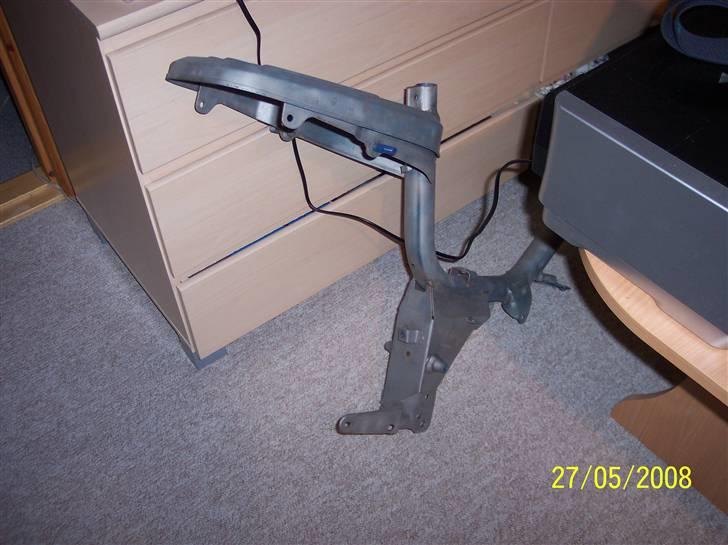 Renovering af Honda Amigo - Her er stellet lige blevet sandblæst, og klar til autolakering. billede 1