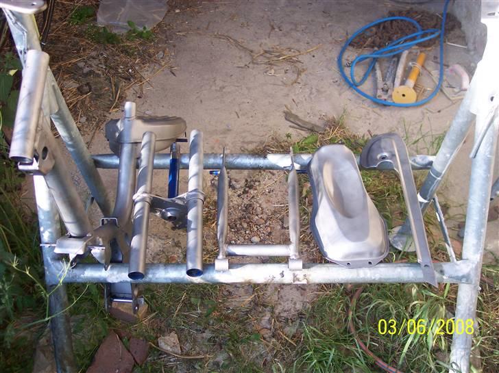 Renovering af Honda Amigo - Så er hele den første omgang klar til autolakering :) Det skal naturligvis være blåt, så godt ramt som den originale farve som den kan blive. billede 11