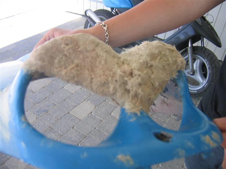 Yamaha bws badboy projekt :D - Sådan ser det ud efter en omgang med glasfiber spartel :D billede 1