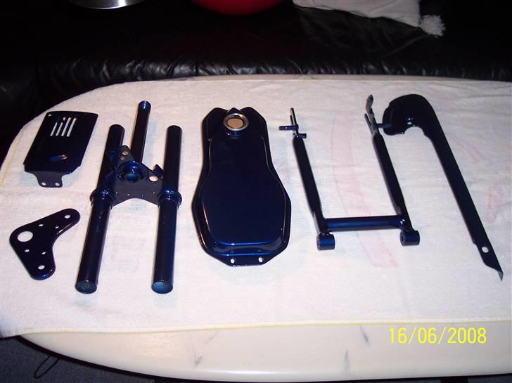 Renovering af Honda Amigo - Her er de nylakerede blå dele, det blev mørkere end original farven af mange grunde. Pris, ventetid og min smag osv. billede 12