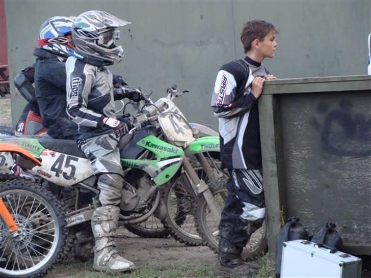 Forskellige motocross billeder - Ude i ryttergården og varme op. billede 5