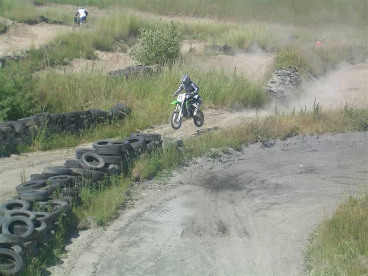 Forskellige motocross billeder - Skævt ben over humplet billede 28