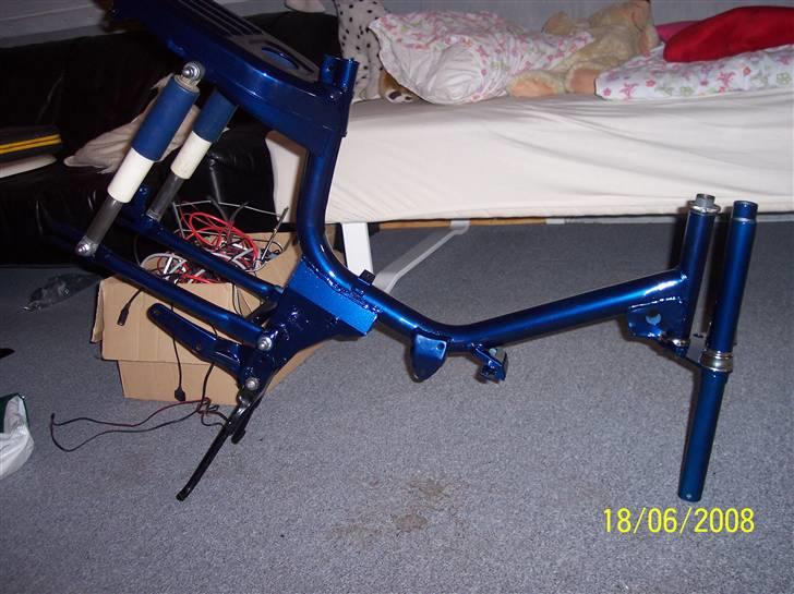 Renovering af Honda Amigo - Derefter kom der forgaffel og støtteben, som oven i købet er helt nyt originalt billede 17