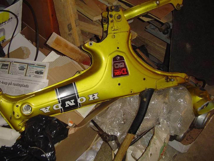Min Honda Dax - Stel og bagsvinger næsten klar til maleren. billede 17