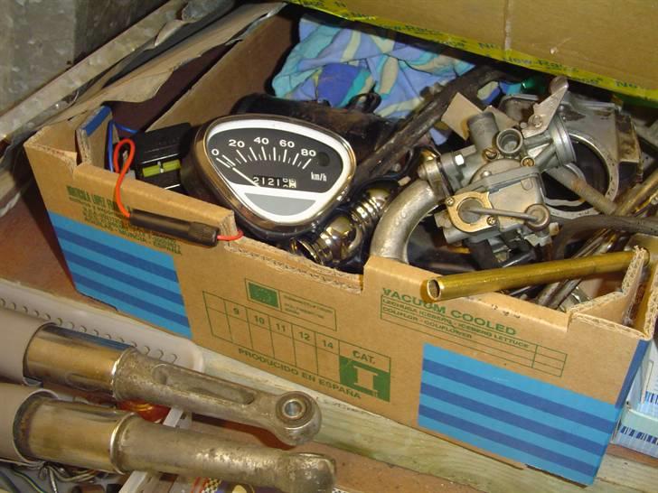 Min Honda Dax - Endnu en kasse med blandede dele. billede 21