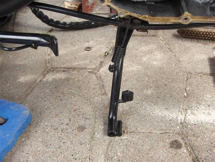 Hot Projekt 08/09 - Støttefoden er blevet malet og har fået ny fjeder billede 15