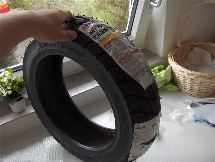 Hot Projekt 08/09 - Mit nye Bridgestone ml 50 130/70 - 12 dæk billede 24