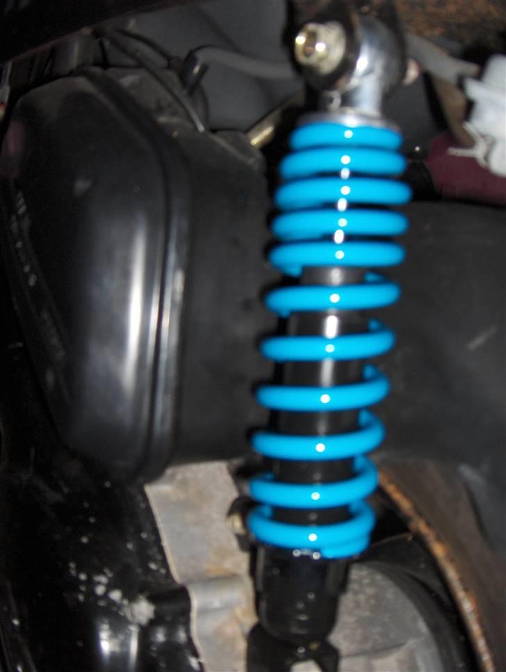 Hot Projekt 08/09 - Ny støddæmper poliniblå, den skulle ha været mørke blå, men det kan være ligemeget ;) billede 33