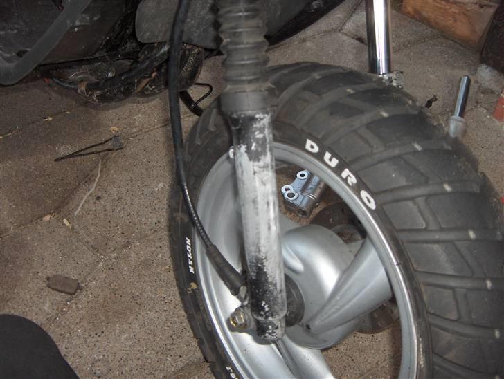 Hot Projekt 08/09 - Har købt nye forgaffel ben (brugt) da de gamle gik i skykker, de skal males sort d: billede 45