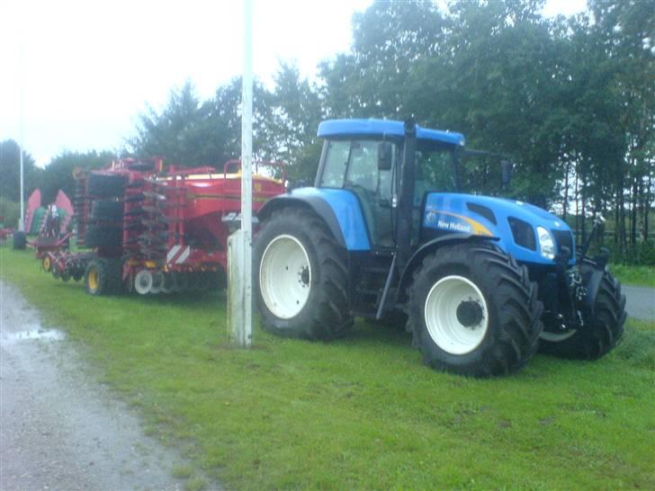 Maskinpartner A/S i Billund - En T7550 med en Väderstad Spirit 600, som der blev kørt demo med i Vejle og i Billund billede 32